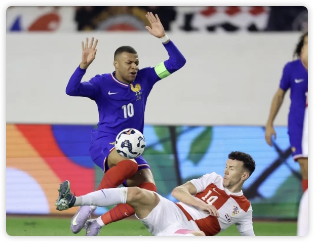 托纳利拔头筹格雷茨卡逆转破门 意大利1-2德国 