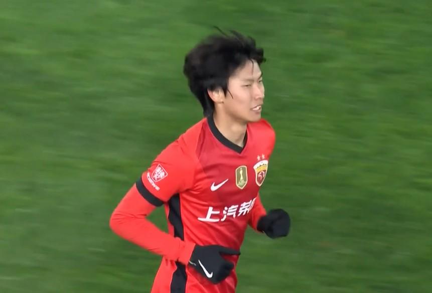 打破王彤纪录，李新翔是有统计以来中超单场传射最年轻的球员